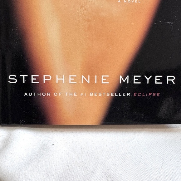 📚 Vintage 2008 Publication of The Host by Stephenie Meyer Hardcover - Picture 2 of 16